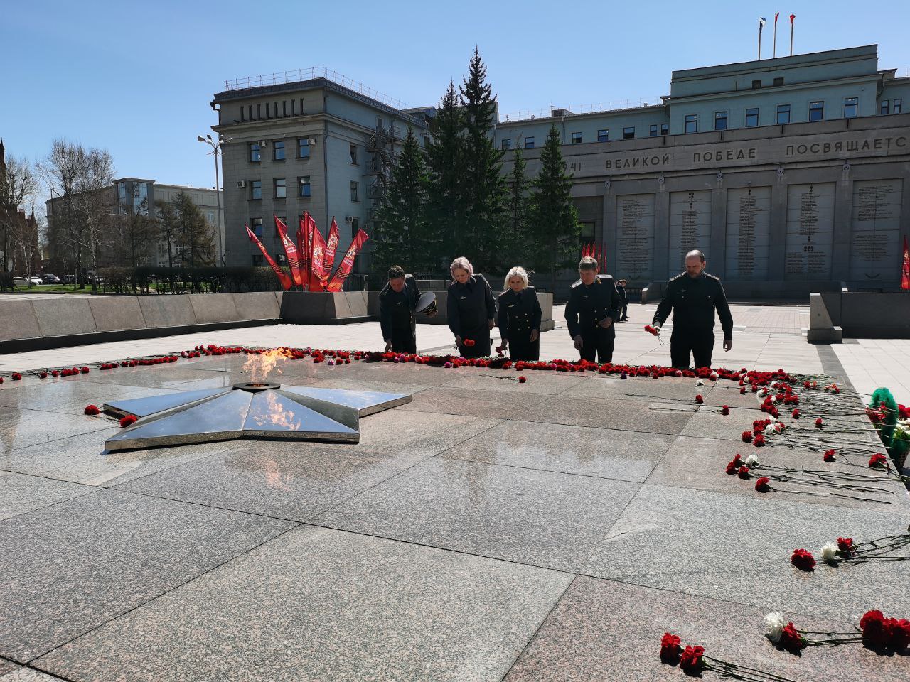 В честь Дня Победы 9 мая сотрудники Восточно-Сибирского территориального отдела госморречнадзора возложили цветы